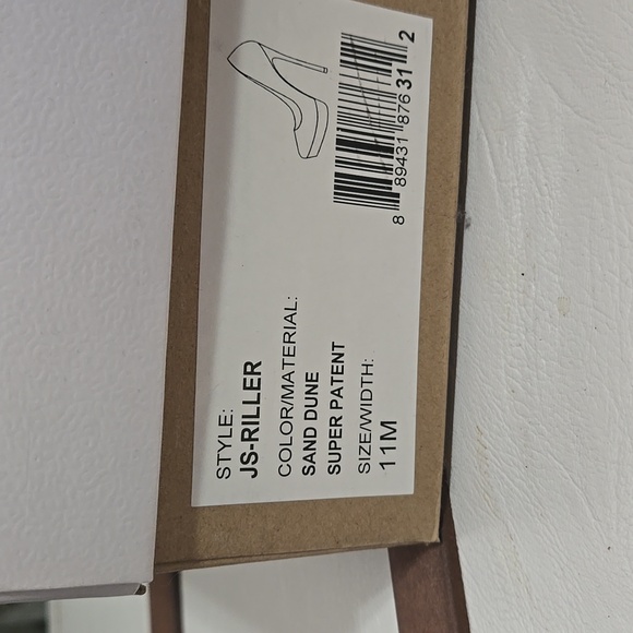 Heels - Picture 4 of 4